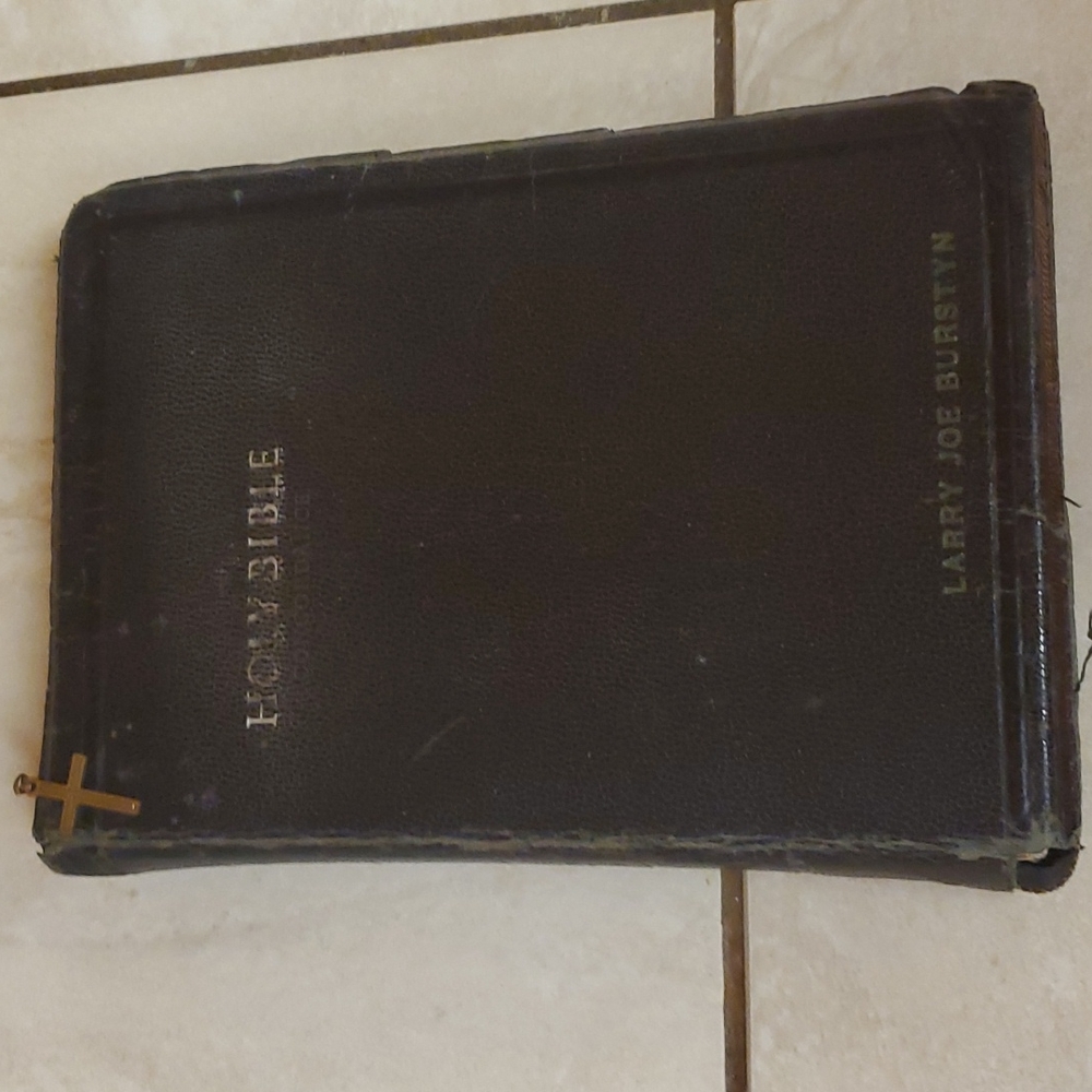 Bkack Leather Bound Bible Red Letter Edition With Zipper 1950's